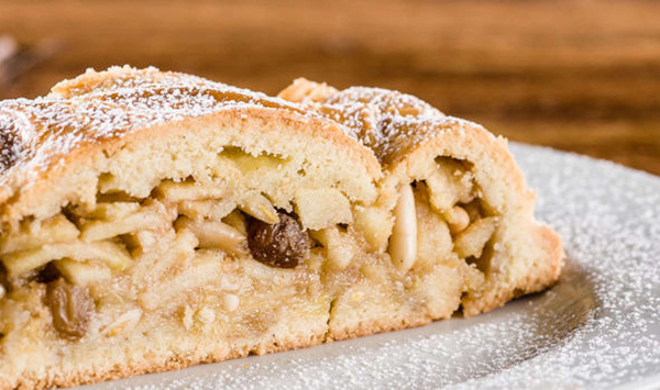 Eine süße Versuchung aus der Südtiroler Apfelküche: Der Apfelstrudel