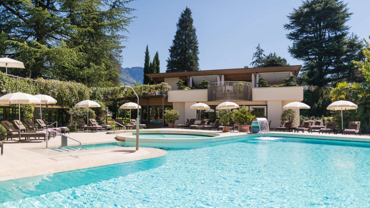 Außenpoolbereich im Wellnesshotel Mignon